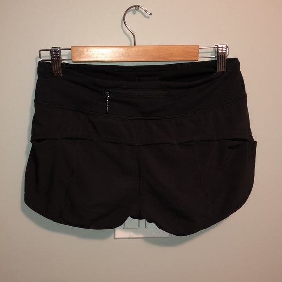 Black Lululemon Speed Up Low-Rise Short 2.5 Size 4 - Picture 2 of 3